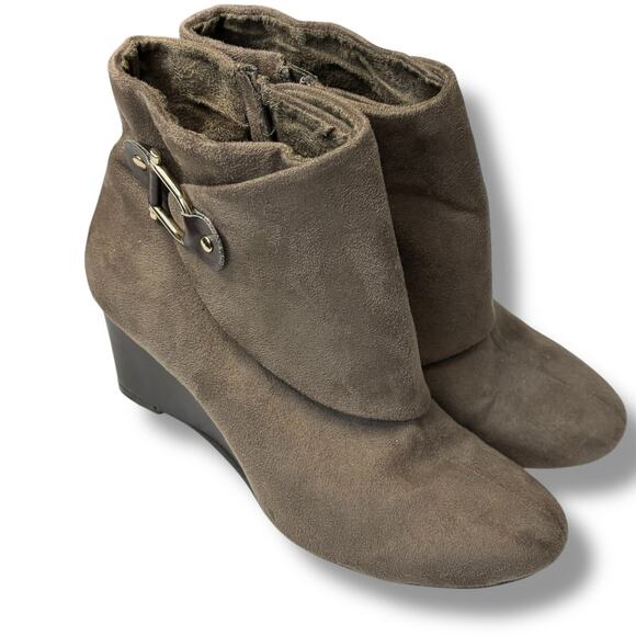 DressBarn Women's Ankle Boots in Taupe Faux Suede Nicole Style - Picture 1 of 8